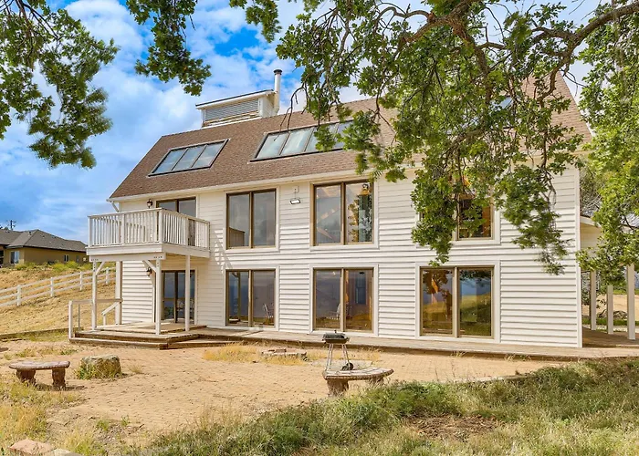 Hiking, Wineries & More! Mtn-View Gem In Tehachapi