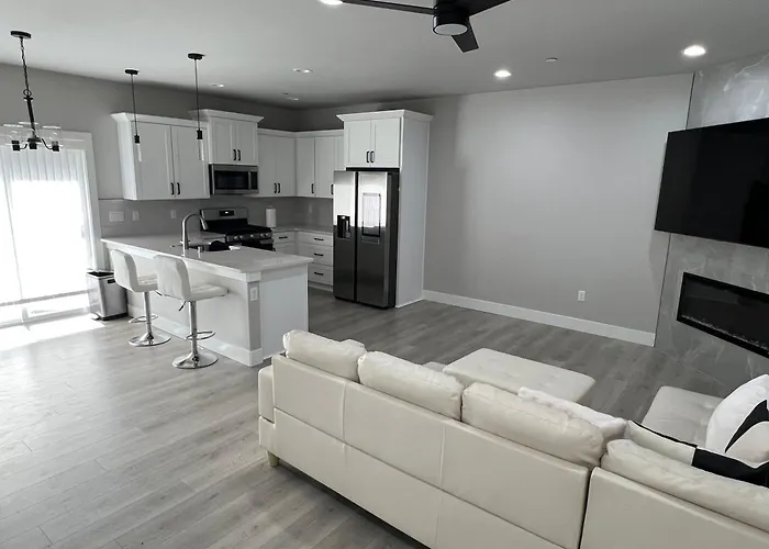 Contemporary Richland Getaway