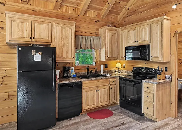 Getaway Cabin | Hot Tub + Fire Pit + Trail Access