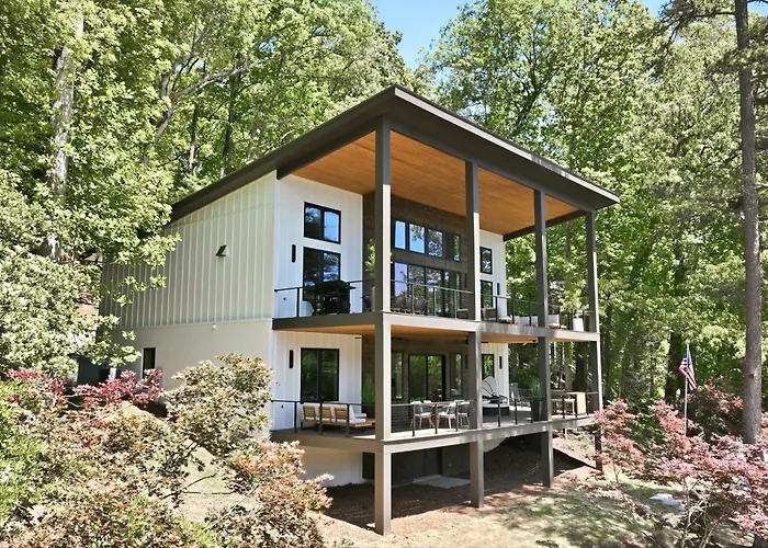 New Modern Lakefront Home On Lake Lanier With Dock