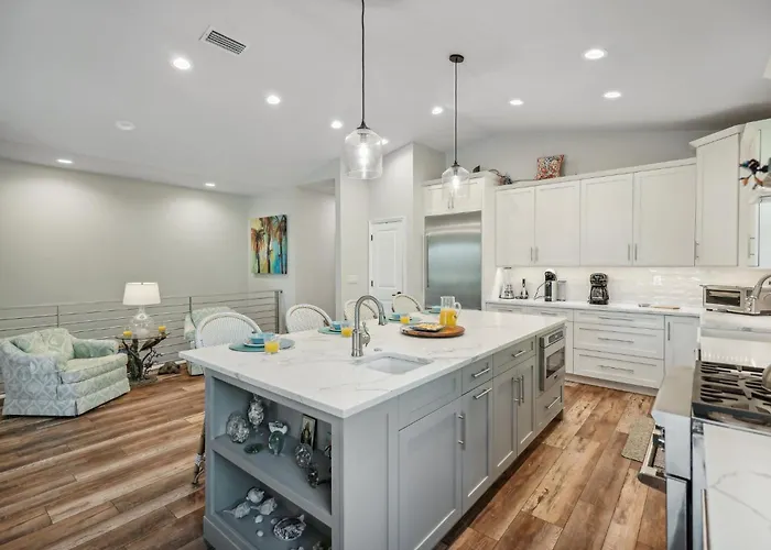 Private Heated Pool & Hot Tub Retreat - Longboat Key Coastal Living