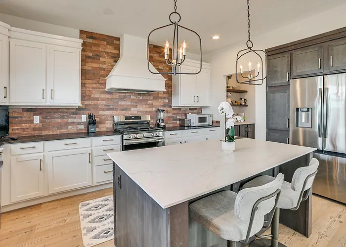 Country Stay Near Dtwn! Modern Petoskey Retreat