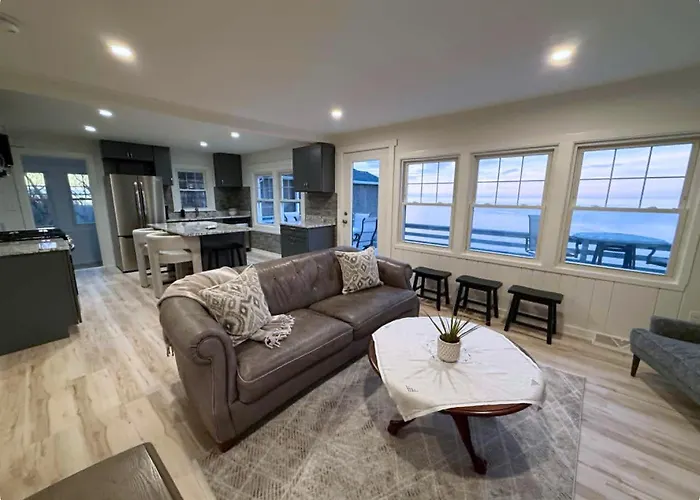 Bailiwick On The Beach - Oceanfront Cottage