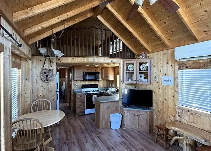 Scenic Mountain Cabin With Sierra Nevada Views On Highway 395 Near Lone Pine, California
