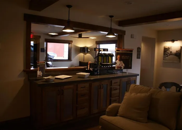 Boarders Inn & Suites By Cobblestone Hotels - Syracuse