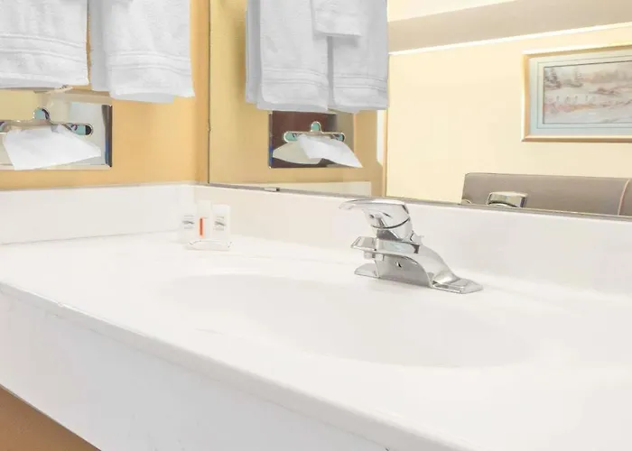 Longhorn Inn & Suites
