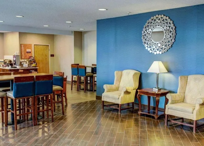 Comfort Inn & Suites North Greenfield
