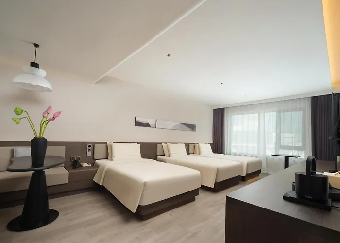Atour Hotel Dalian Xinghai Square The Centenary City Sculpture And Seascape
