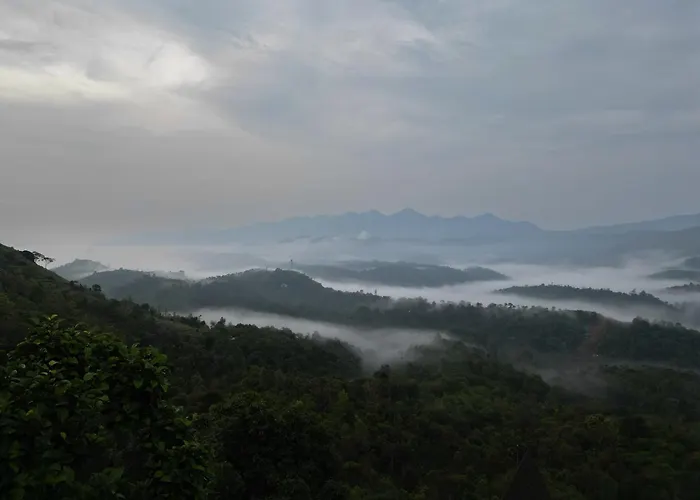 Cliff And Cloud Vagamon