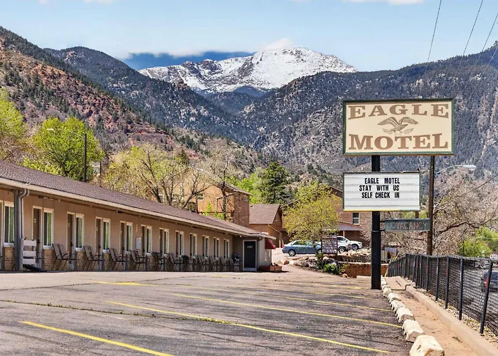 Eagle Motel Suite 100