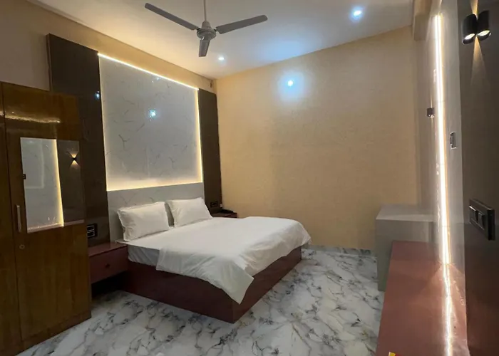 Hotel Keshav Palace