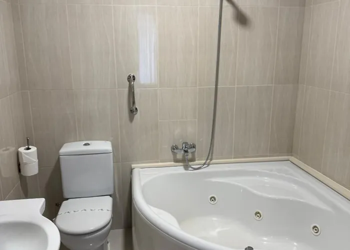 Hotel CHG LEYTON