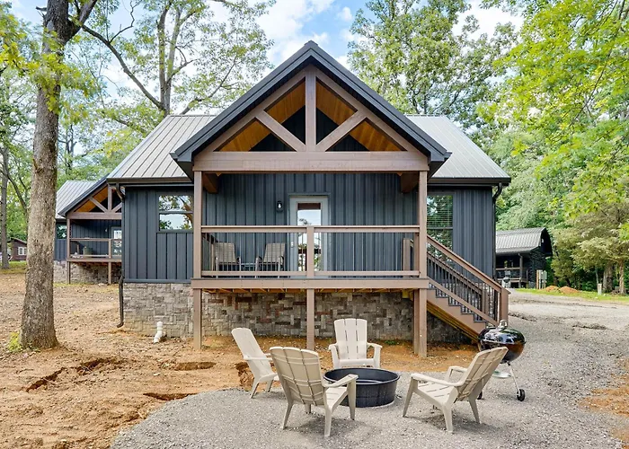 Kentucky Lake Escape: Family Cabin W/ Fire Pit