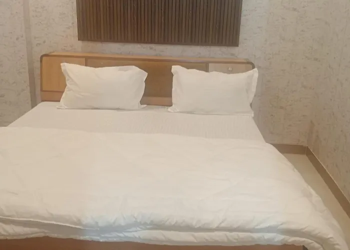 New Vybent Hotel Kainchi Dham