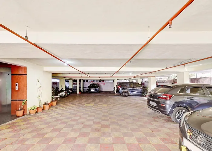 Oyo Collection O Dabagardens Near Rk Beach