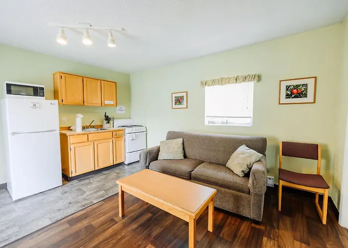 Suite 15 Green Gables Resort Lake View Retreat