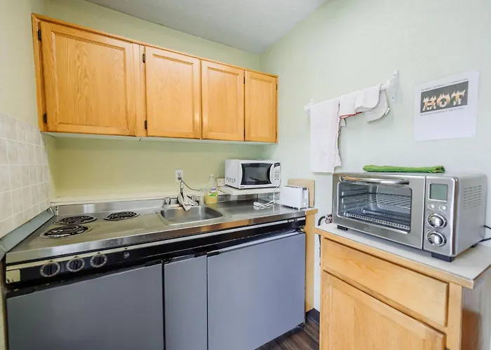 Suite 12 Green Gables Resort Lake View Retreat