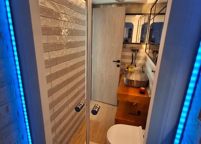 Luxury Private Suite