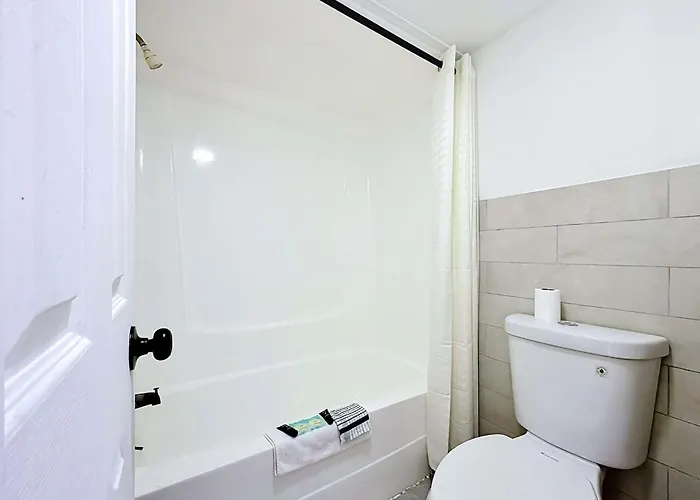 Budget Inn East