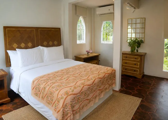 Amandalay Hotel & Villas