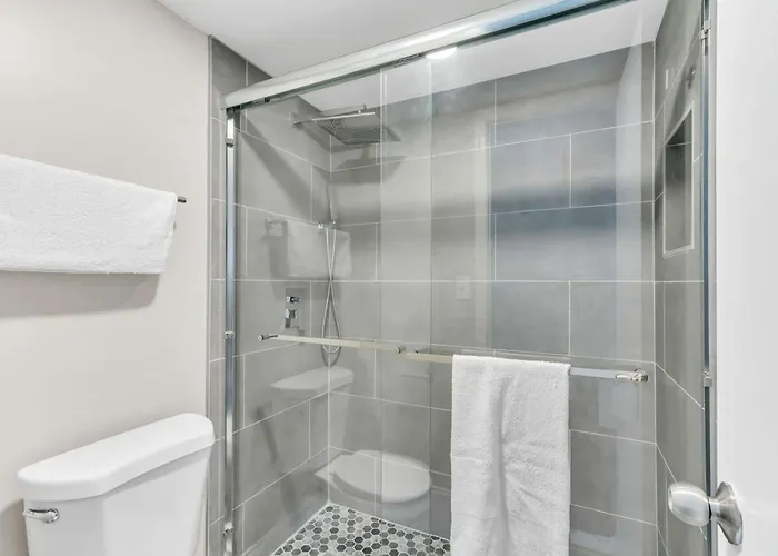 Jersey Shore Stay 2 Beds, Free Parking, Pool