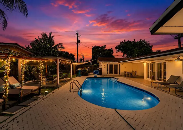 Villa Velvet - Heated Pool & Minutes To Beaches