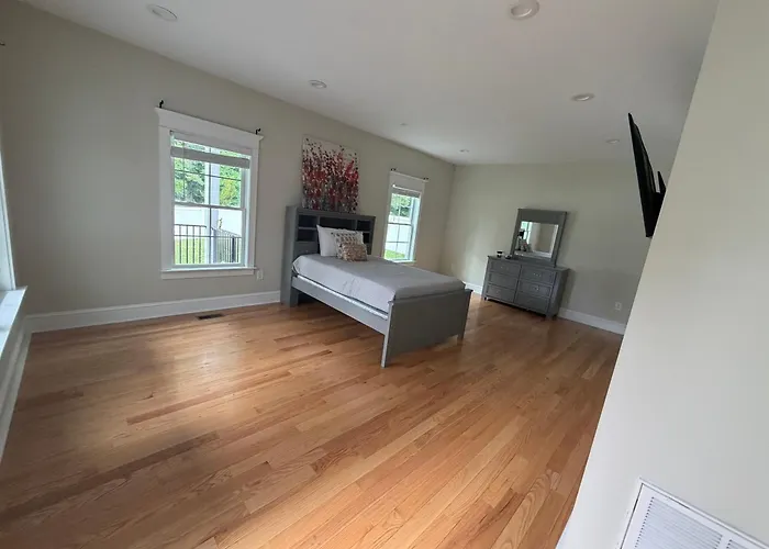 Room In Private House For Rent In Nice Neighborhood