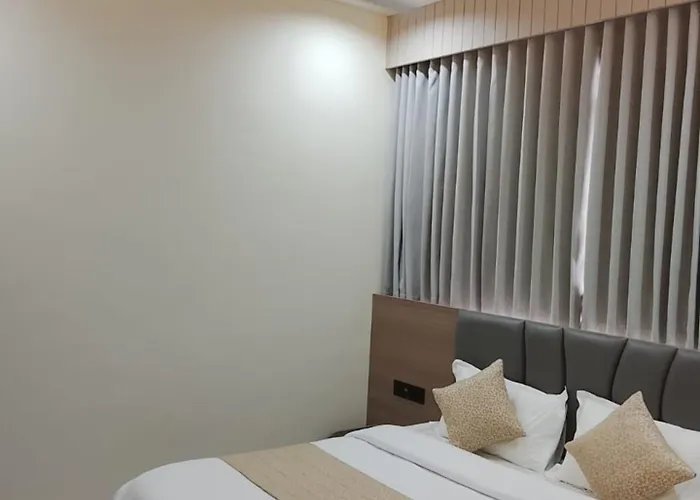 hotel lake city