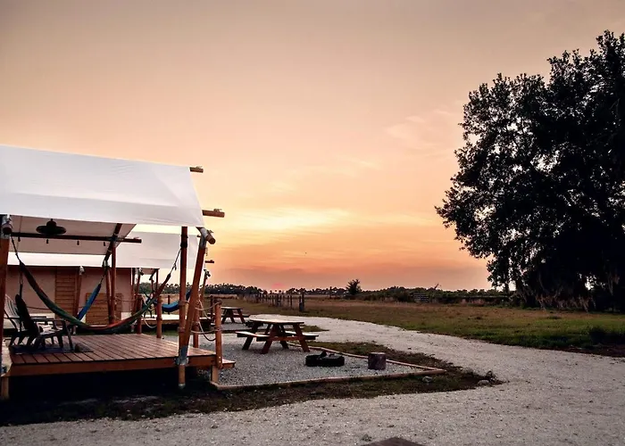 Relaxing Safari Tent With Fire Pit, Hammocks & Bbq In Basinger, Florida