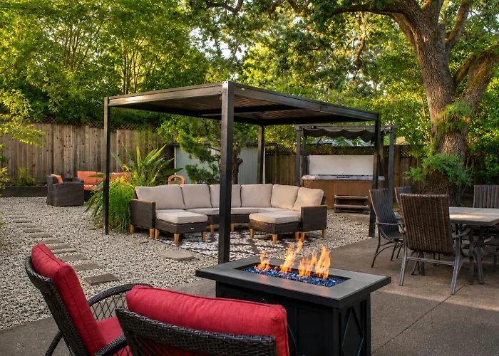 Outdoor Sonoma Escape With Hot Tub And Large Yard