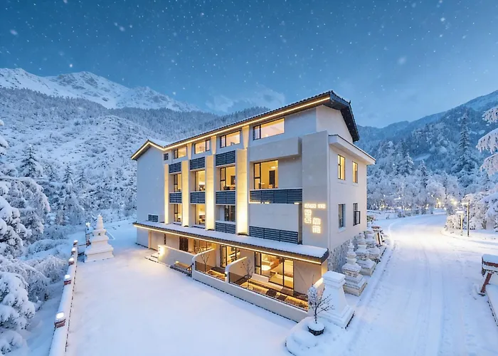 Qinghe Courtyard Jiuzhaigou Qinghe Hot Spring Luxury Private Hot Spring Villa