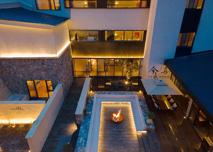 Qinghe Courtyard Jiuzhaigou Qinghe Hot Spring Luxury Private Hot Spring Villa