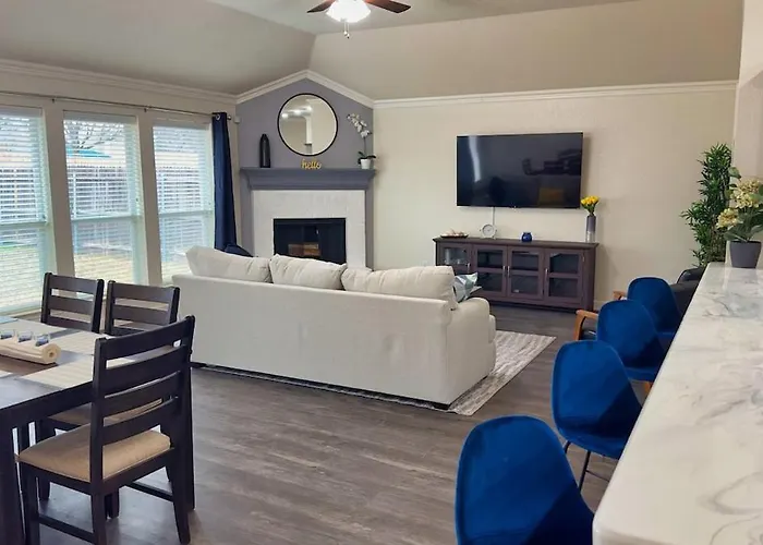 Staymansfield! Modern 3 Bedroom Home For Stay!