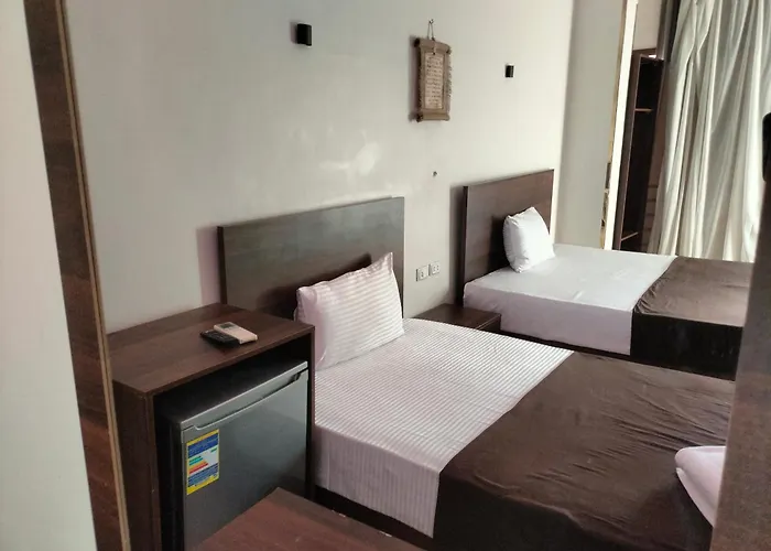 Moses Pyramids Inn