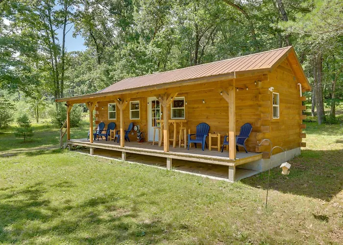 Near Trails, Lakes, Parks! Country Cabin