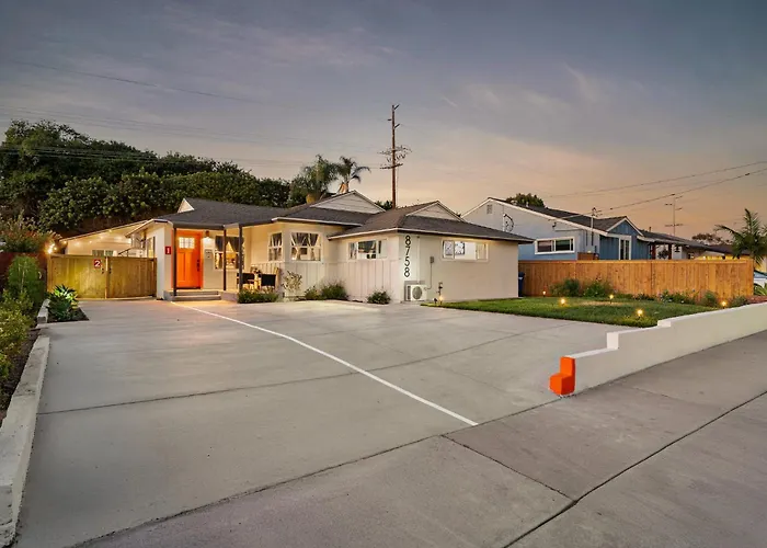 Entire Private Home With 3 King Beds, Gated Yard, 4 Parking, Ranch-Style, Available Now