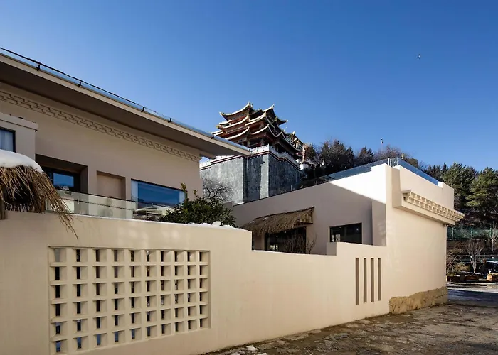 Shangri-La Designer Homestay Without Summer