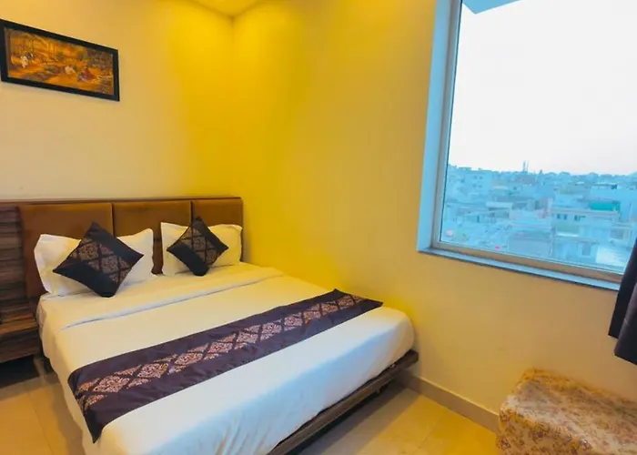 Hotel Vrinda 966O9O1Oo6 Old City Just 750Mtr From City Palace By Sk