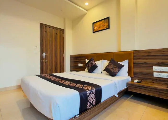 Hotel Vrinda 966O9O1Oo6 Old City Just 750Mtr From City Palace By Sk