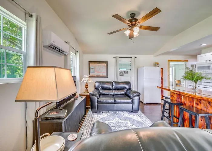 Recently Remodeled Route 66 Retreat! Claremore Gem