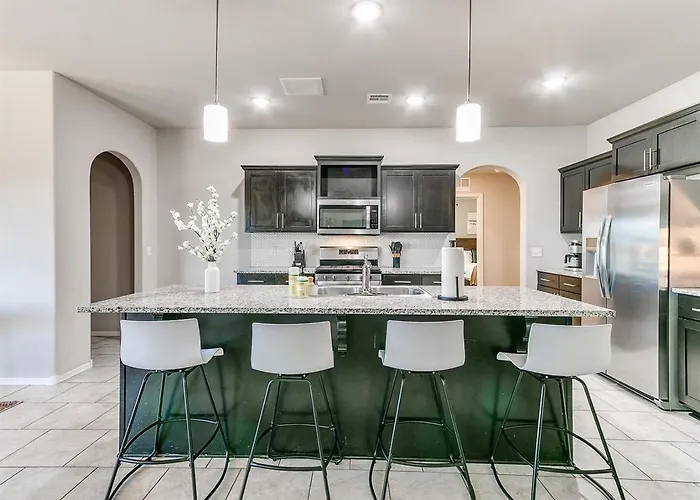 Stunning Home In Great Neighborhood