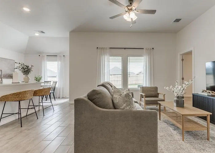 Piper Place A Modern Stay In Moore