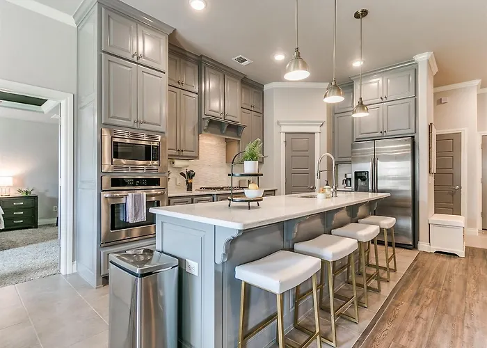 Exquisite Escape In Moore!