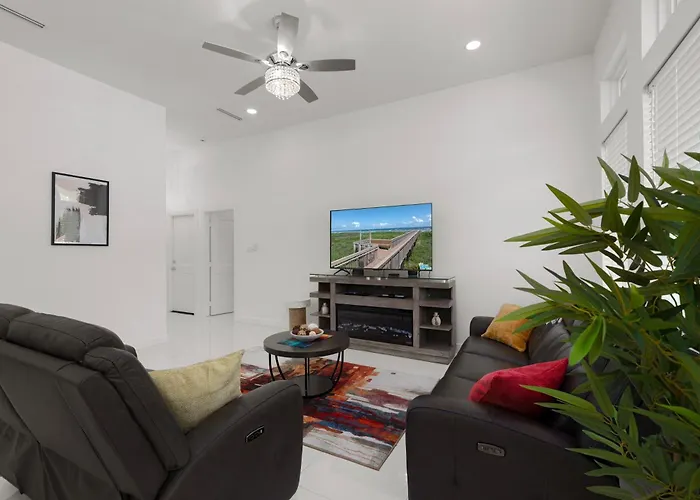 2023 Modern 3Br Fast Wifi Workspace Pet-Friendly Garage Yard