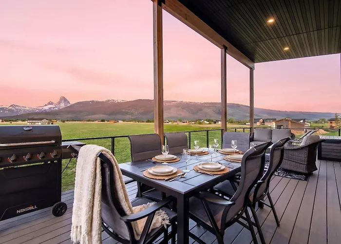 Upper-Level Living Stars Hottub Mtn Views Pets