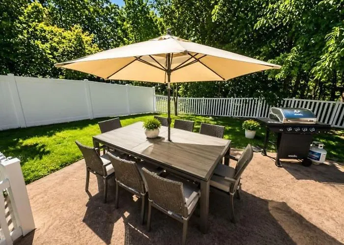 Autumn Retreat 5 Bedroom Home With A Pool