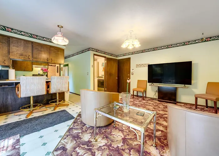 Private Yard & Patio! Pet-Friendly Lynnwood Home