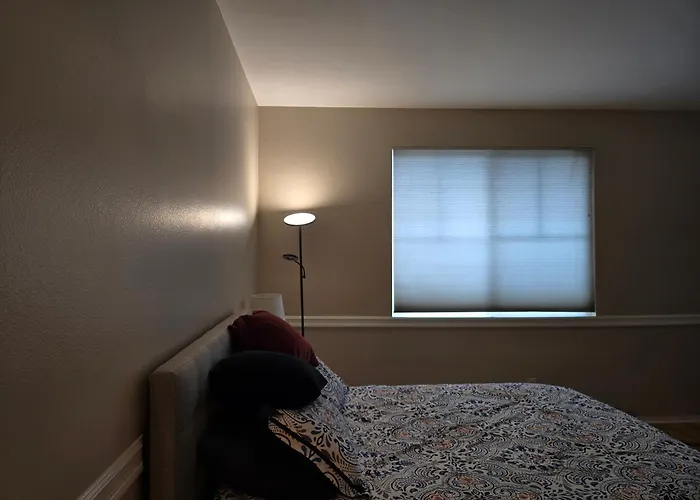 Monthly Stay Furnished Room With Swimming Pool, Easy Parking In Peaceful Temecula Home