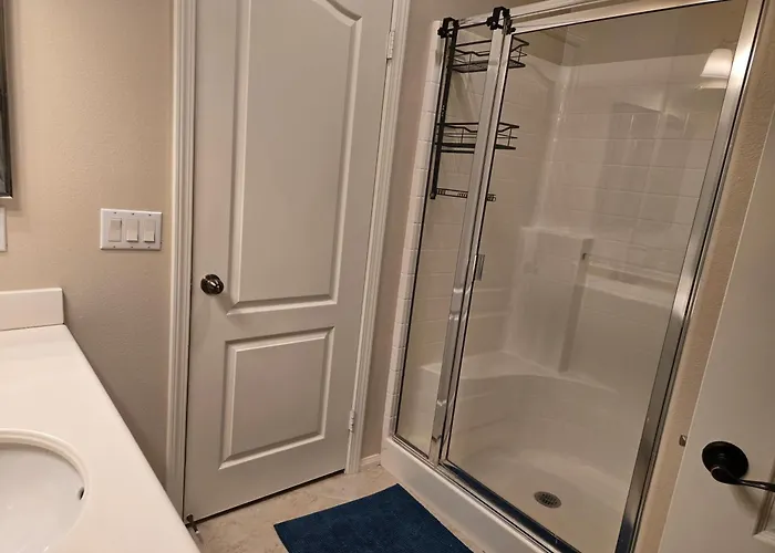 Monthly Stay Furnished Room With Swimming Pool, Easy Parking In Peaceful Temecula Home