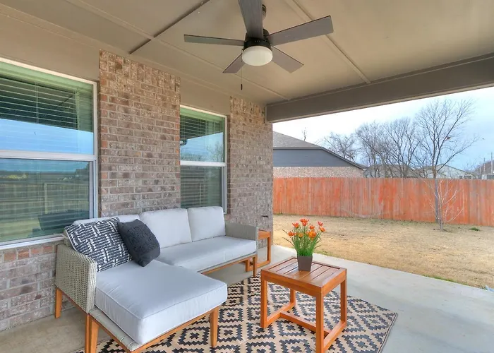 Stunning Home In Great Neighborhood